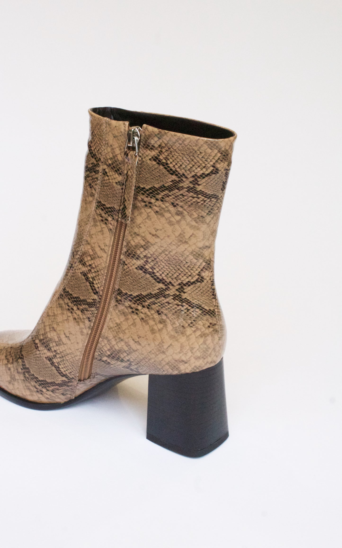 ROKA Boot, Snake